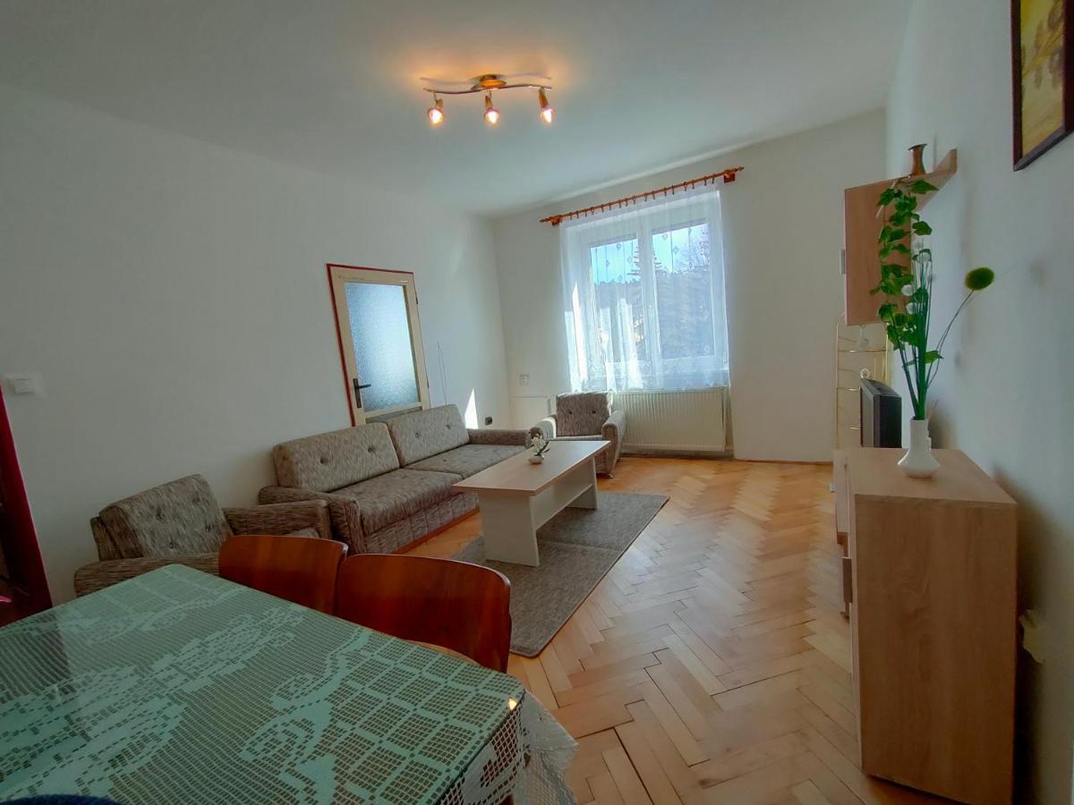 2-Iz. Byt V Tichej Lokalite S Bezplatnym Parkovanim Liptovský Hrádok Buitenkant foto