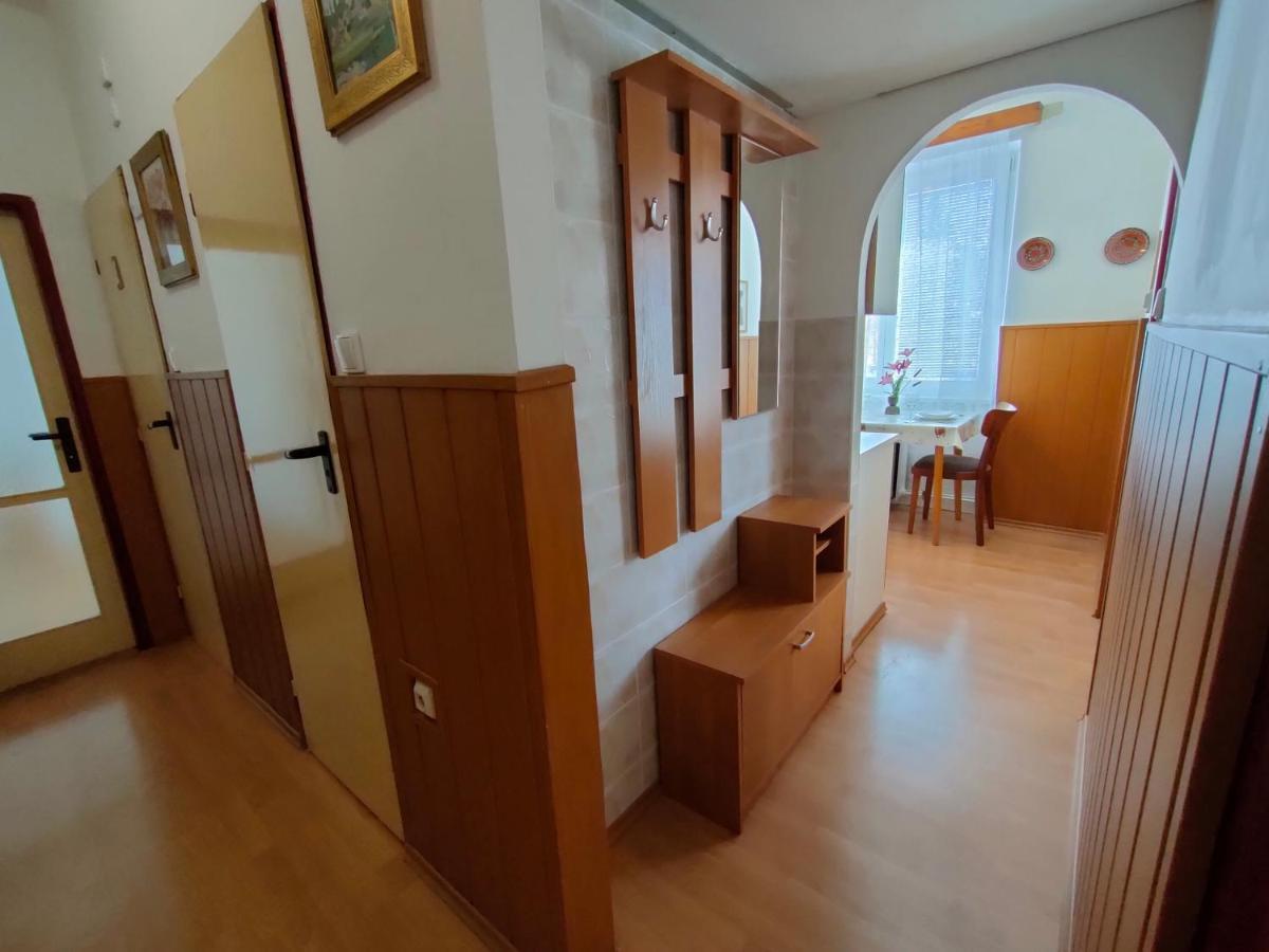 2-Iz. Byt V Tichej Lokalite S Bezplatnym Parkovanim Liptovský Hrádok Buitenkant foto