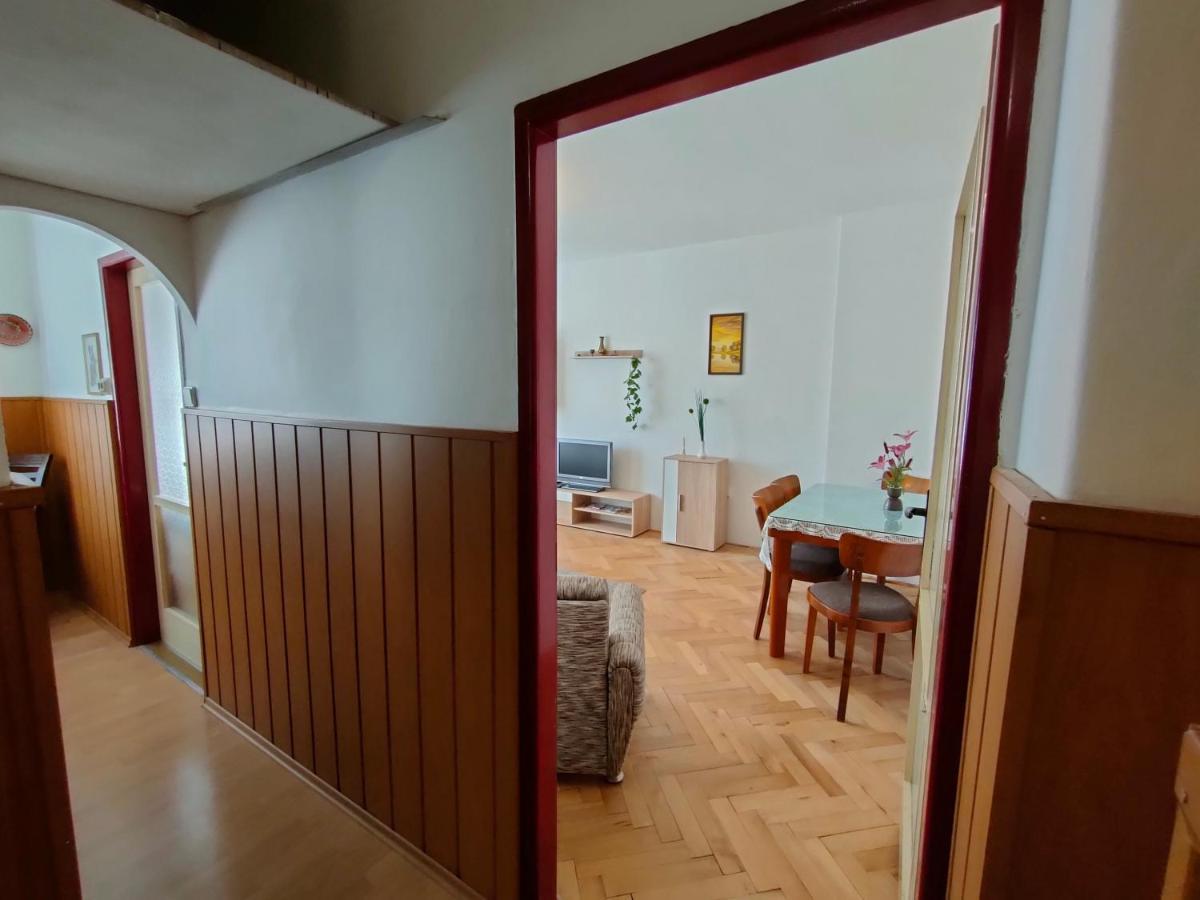 2-Iz. Byt V Tichej Lokalite S Bezplatnym Parkovanim Liptovský Hrádok Buitenkant foto
