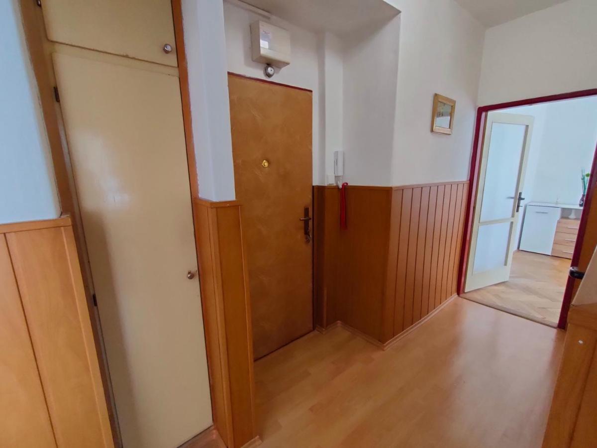 2-Iz. Byt V Tichej Lokalite S Bezplatnym Parkovanim Liptovský Hrádok Buitenkant foto